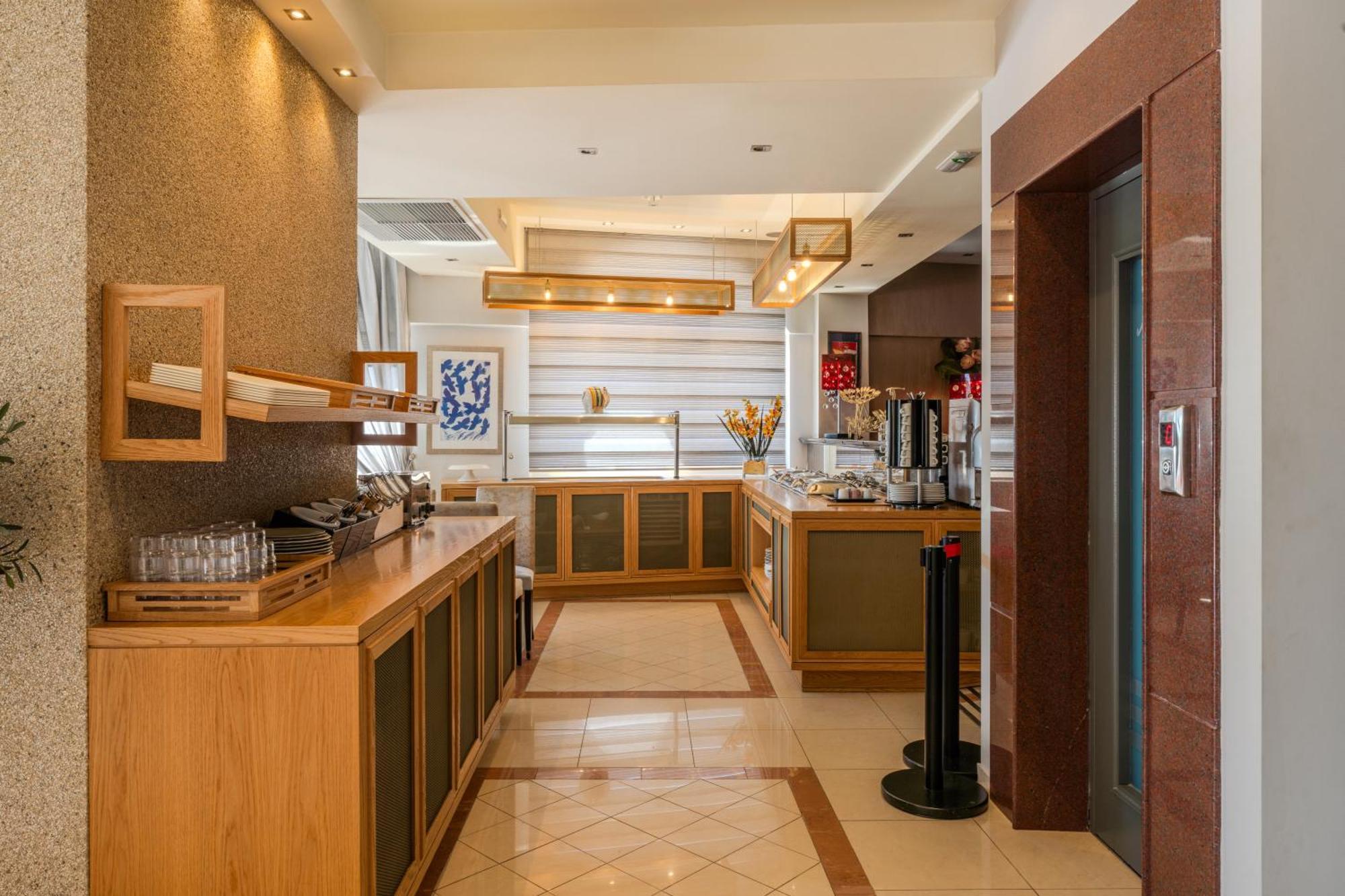 Plaza Hotel 3*